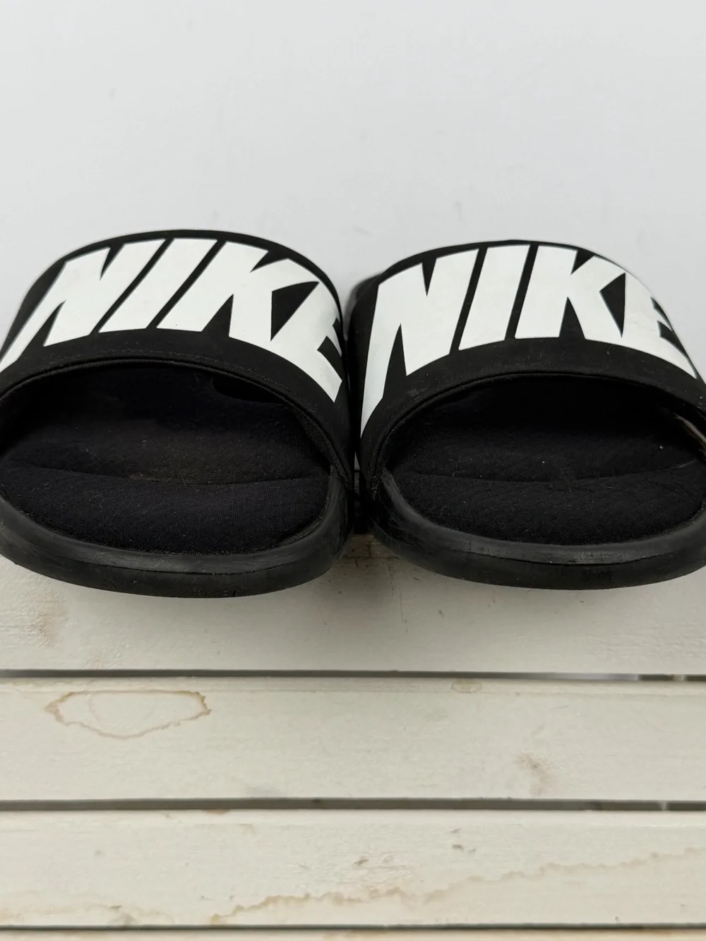 Nike Ultra Comfort 3 slide sandals white Nike logo on the strap Size 10